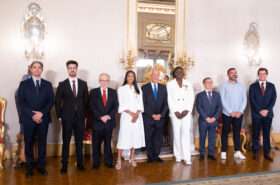 Το μετάλλιο του Τάγματος της Αξίας απονεμήθηκε στις αθλήτριες της Πορτογαλίας Patrícia Mamona και Auriol Dongmo