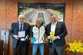 Athens 2004 Olympic medallist Vanderlei de Lima visited the Hellenic Olympic Committee