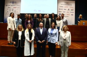 Le Comité olympique hellénique a honoré les athlètes qualifiés pour les JO de Paris et ont terminé leurs études universitaires